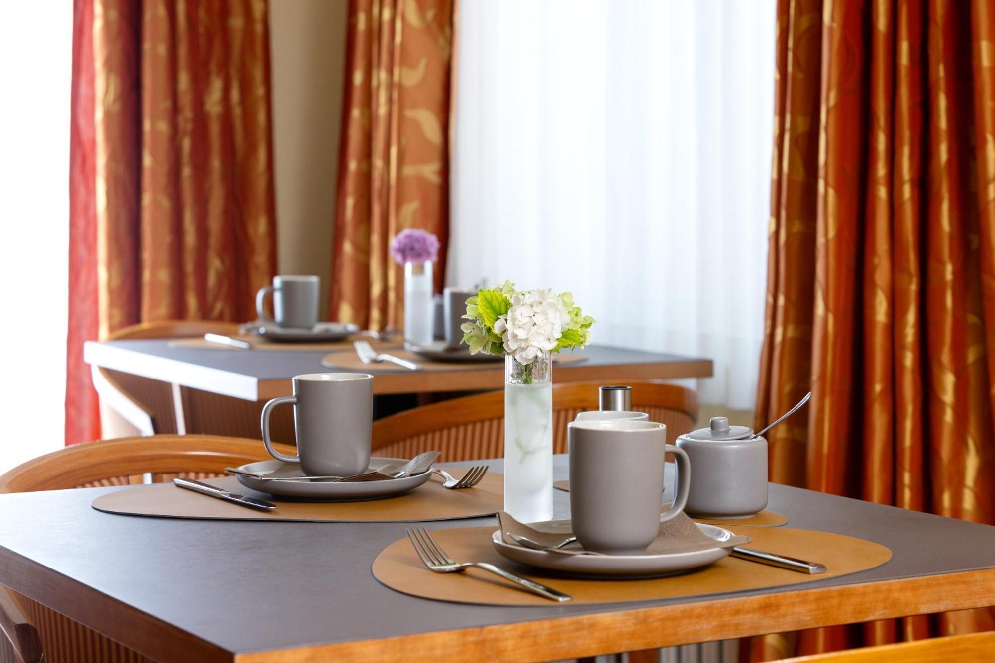 Hotel Regina -Garni Koeln Ngoại thất bức ảnh
