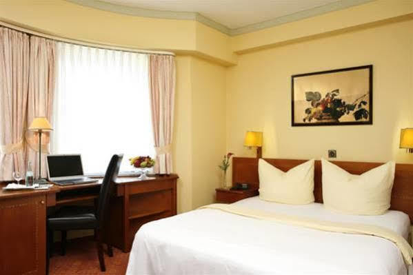 Hotel Regina -Garni Koeln Ngoại thất bức ảnh